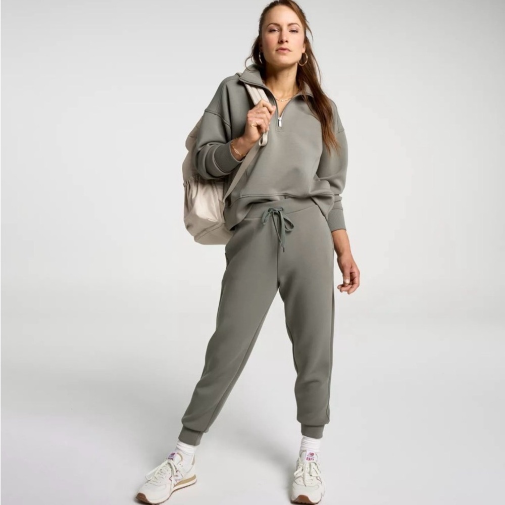 CALIA by Carrie Underwood Women's Soft Scuba Jogger